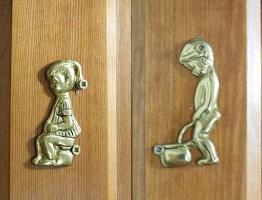 Vicces szimbólumok a férfi és női vécé ajtaján - ANRO